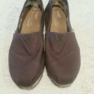 Toms canvas slip ons ash grey size w6. Like new!
